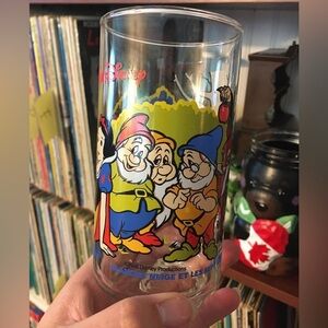 1980 S N O W White glass